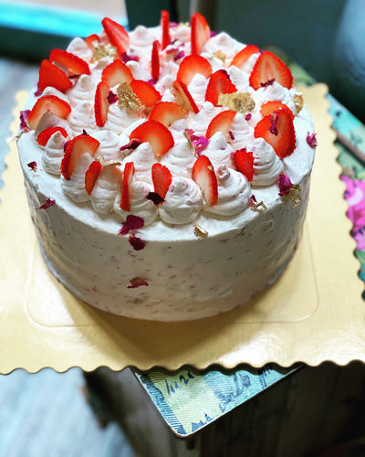 Keto strawberry shortcake cake