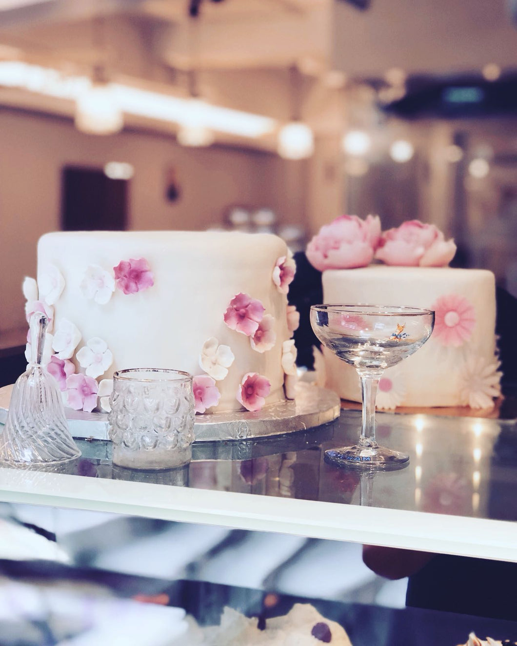 Wedding Cakes: Tailor-made